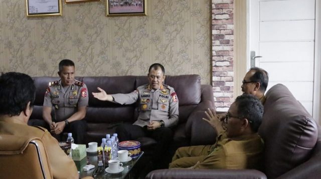 Kunjungan Komandan Resimen I Pelopor Bromob II di Distanak Kukar