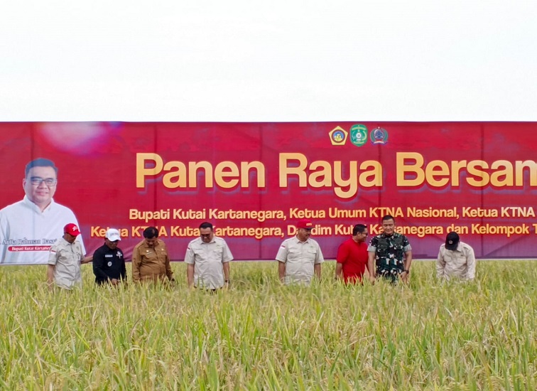 Panen Raya di Desa Sumber Sari