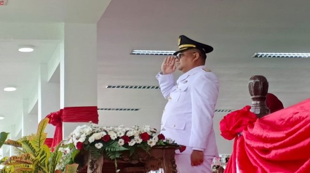Bupati Kukar, Aulia Rahman Basri Pimpin Upacara Pengibaran Bendera Merah Putih