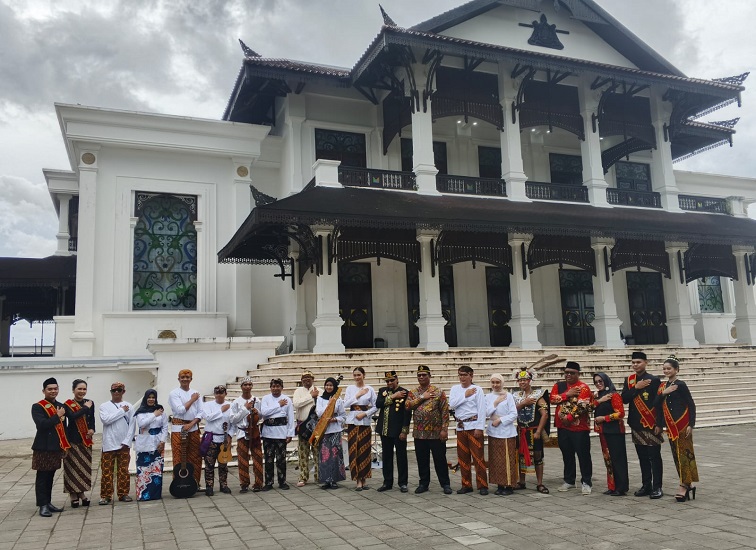 Foto Bersama Usai Pembuatan Video Klip