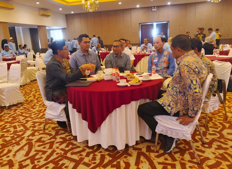 Kehadiran Kepala Distanak Kukar dalam Kegiatan Bimtek Penguatan Kapasitas P3A dalam Pengelolaan dan Pemeliharaan Irigasi Berkelanjutan