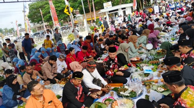 Tradisi Beseprah Erau 2025