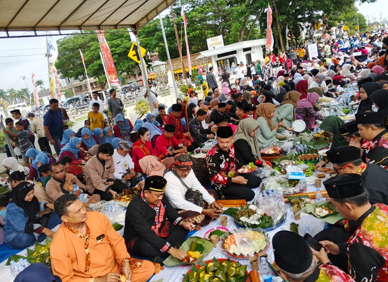 Tradisi Beseprah Erau 2025