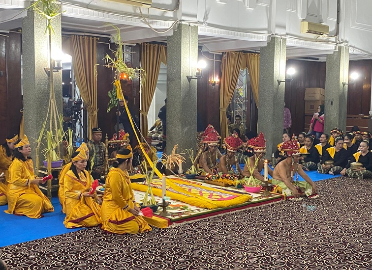 Ritual Bepelas dalam Rangkaian Erau 2025