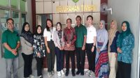 Lurah Timbau, Marten Hedy Yudha Murhans Bersama Tim Tanoto Foundation