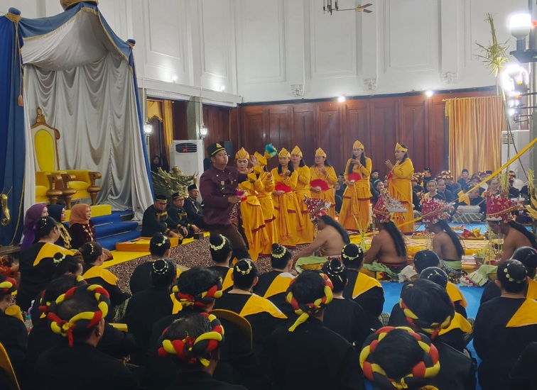 Tradisi Bepelas Malam pada Erau 2025