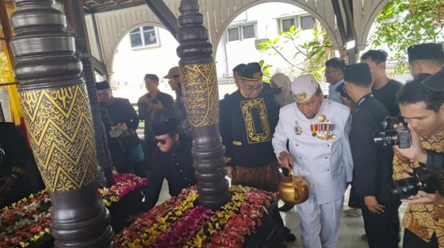Prosesi Ziara di Makam Aji Imbut dan Raja-raja Kutai Kartanegara Ing Martadipura