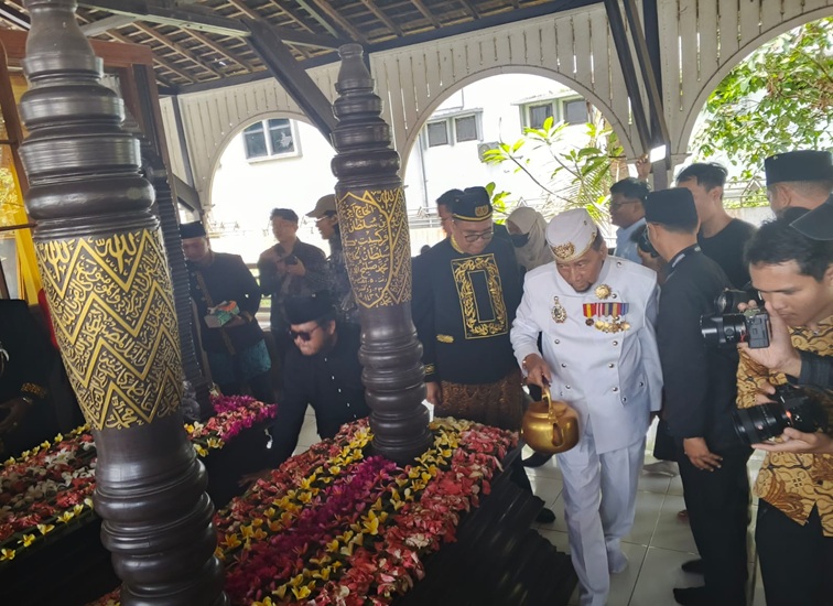 Prosesi Ziara di Makam Aji Imbut dan Raja-raja Kutai Kartanegara Ing Martadipura