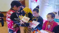 Penyerahan Hadiah Kepada Pemenang Lomba