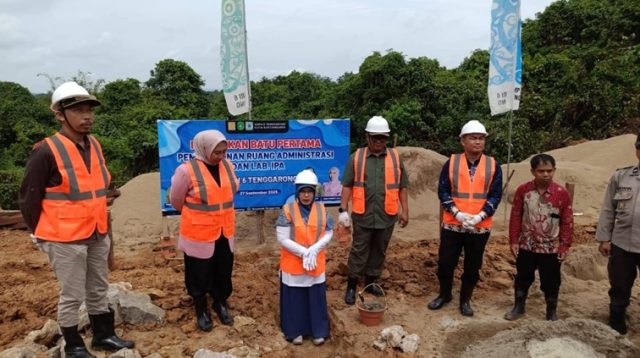 Peletakan Batu Pertama Pembangunan Ruang Administrasi dan Lab IPA SMPN 6 Tenggarong
