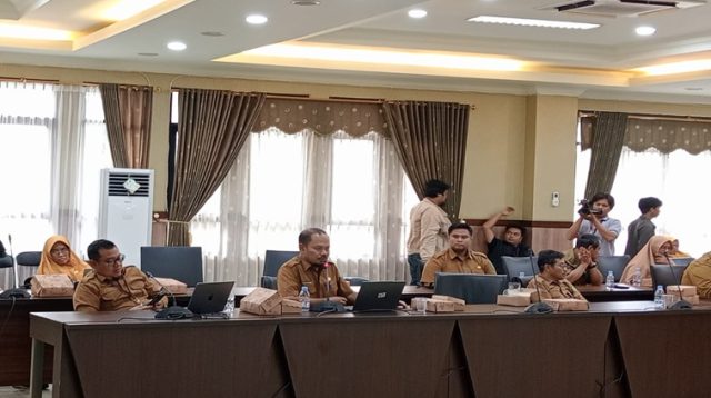 Plt. Sekretaris Disdikbud Kukar, Pujianto. (Lingkar Kaltim/M. As'ari)