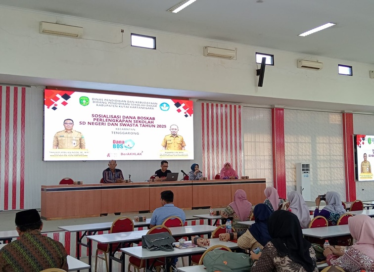 Sosialisasi Dana Boskab Perlengkapan Sekolah Jenjang SD. (Lingkarkaltim/M. As'ari)