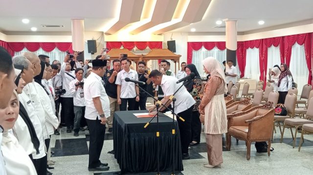 Pelantikan pengurus Dekranasda Kukar. (Lingkarkaltim/M. As'ari)