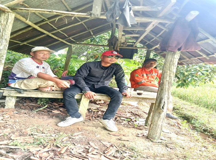 Lurah Maluhu, Tri Joko Kuncoro Bersama Warganya