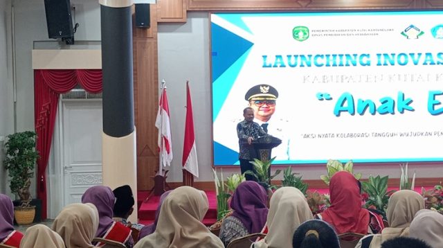 Plt. Sekretaris Disdikbud Kukar, Pujianto. (Lingkarkaltim/M. As'ari)