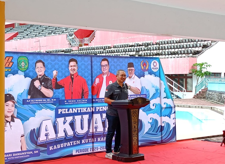 Asisten III Dafip Haryanto saat menyampaikan sambutan Bupati. (Lingkar Kaltim/M. As'ari)