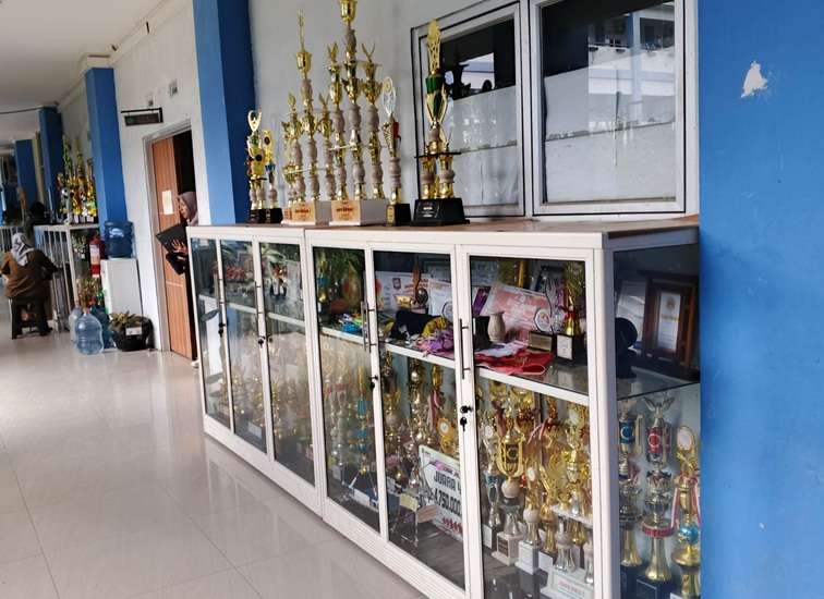 Deretan Piala dari Lomba yang Pernah Diikuti SMPN 1 Tenggarong