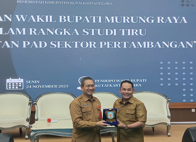 Penyambutan kunker Pemkab Murung Raya, Kalteng. (Lingkar Kaltim/M. As'ari)