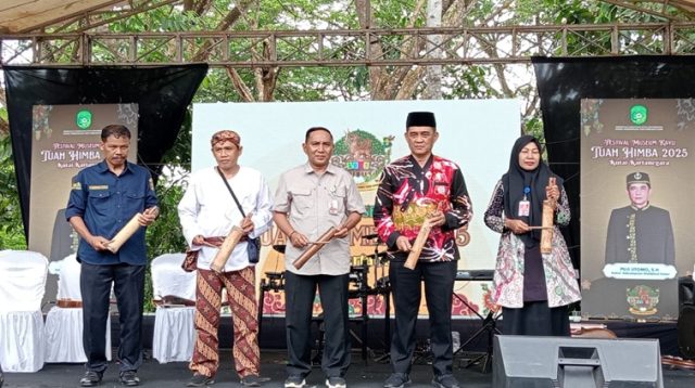 Pembukaan Festival Museum Kayu Tuah Himba 2025. (Lingkar Kaltim/M. As'ari)