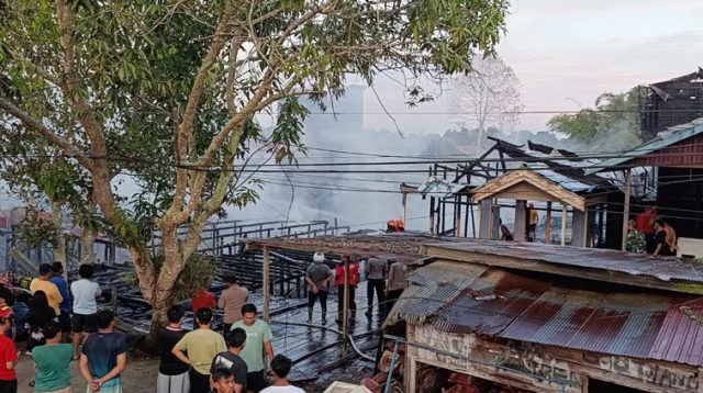 Sisa puing rumah warga yang hangus dilahap api. (Istimewa)