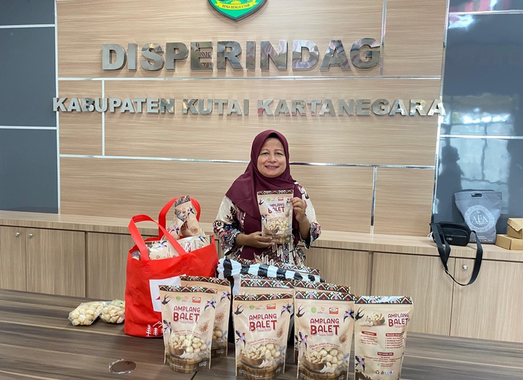 Salah satu produk unggulan Amplang Balet di Tenggarong Seberang, (Kiki/Lingkarkaltim)