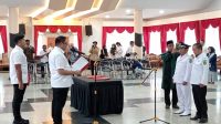 Pelantikan dua kepala desa di Kecamatan Kembang Janggut. (Lingkar Kaltim/M. As'ari)