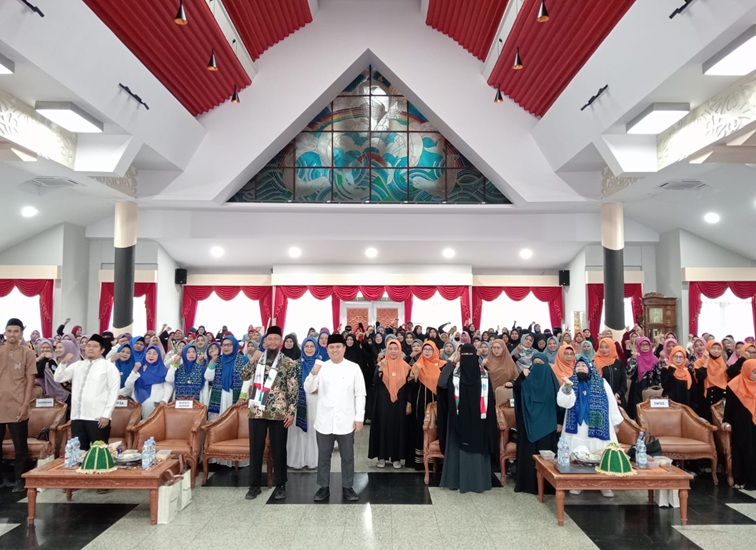 Majelis Ta'lim dan Tasyakuran Dirosa Muslimah Wahidah Islamiah Kukar. (Lingkar Kaltim/M. As'ari)