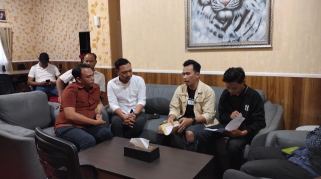 Ketua KPU Kukar bersama APPK Kaltim. (Lingkar Kaltim/M. As'ari)