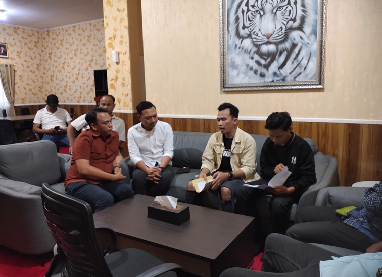Ketua KPU Kukar bersama APPK Kaltim. (Lingkar Kaltim/M. As'ari)
