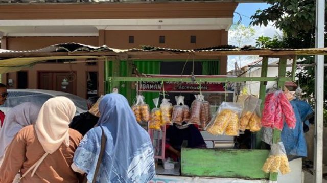 UMKM Kue keroncong di Tenggarong Seberang (kiki/Lingkarkaltim)