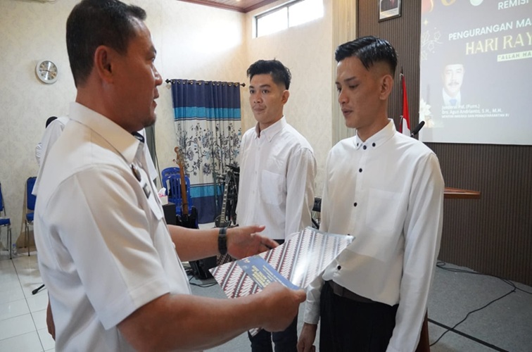 WBP Lapas Tenggarong Bebas pada Momen Natal 2025. (Dok. Lapas Tenggarong)