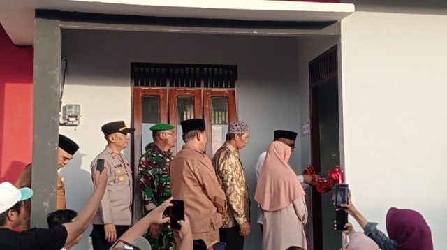 Peresmian hadiah rumah untuk 9 orang peraih juara 1 MTQ Nasional. (Lingkar Kaltim/M. As'ari)