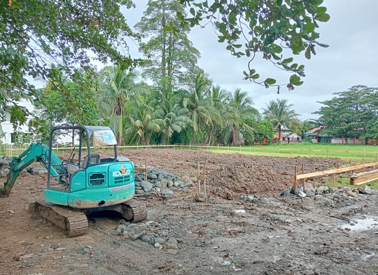 Lapangan sepak bola yang sudah dikerjakan untuk dibangun Gerai Koperasi Merah Putih. (Lingkar Kaltim/M. As'ari)