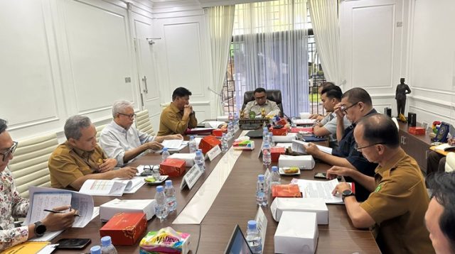 PT. MGRM dan Bupati Kukar beserta jajarannya mengadakan rapat untuk membahas pembagian deviden PT MGRM. (Dok. MGRM)