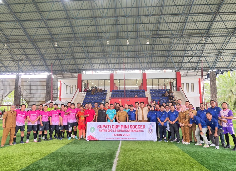 Pembukaan turnamen Minisoccer Antar OPD Kukar. (Lingkar Kaltim/M. As'ari)