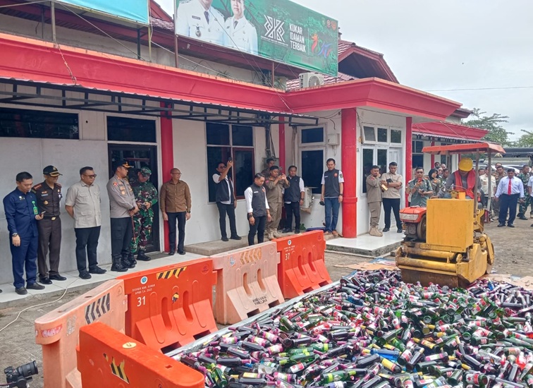 Ribuan Miras yang berhasil diamankan dan akan dimusnahkan. (Lingkar Kaltim/M. As'ari)
