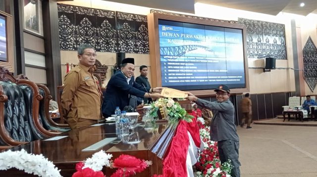 Anggota Pansus, Sopan Sopian. (Lingkar Kaltim/M. As'ari)