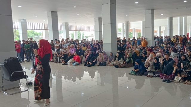 Pengundian lapak pasar Tangga Arung.(Lingkar Kaltim/M. As'ari)