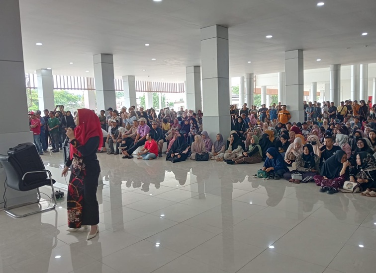 Pengundian lapak pasar Tangga Arung.(Lingkar Kaltim/M. As'ari)