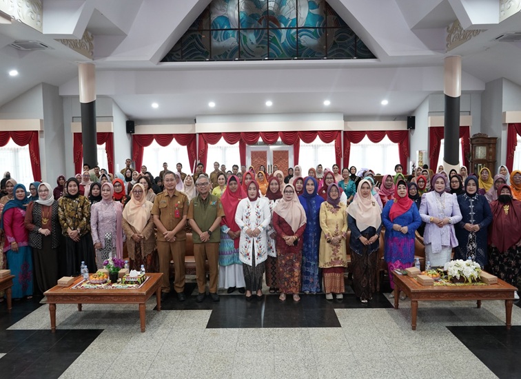 Peringatan Hari Ibu Ke-97. (Lingkar Kaltim/M. As'ari)