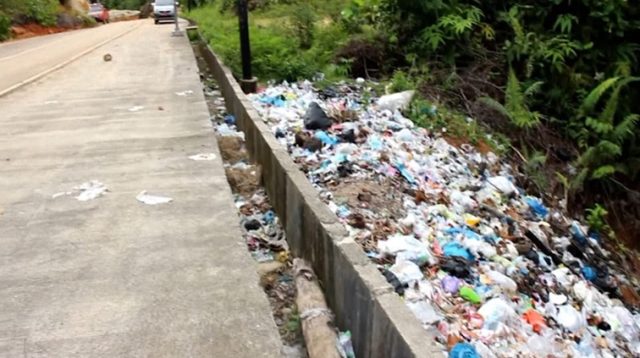 Ilustrasi buang sampah sembarangan.