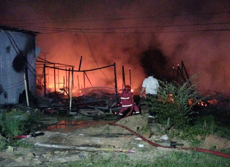 Kebakaran yang terjadi di Kecamatan Anggana. (Dok. Disdamkarnatan Kukar)