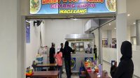 Lapak Bakso dan Sop Tulang Goyang Lidah di Pasar Tangga Arung Square. (Lingkarkaltim/Kiki)