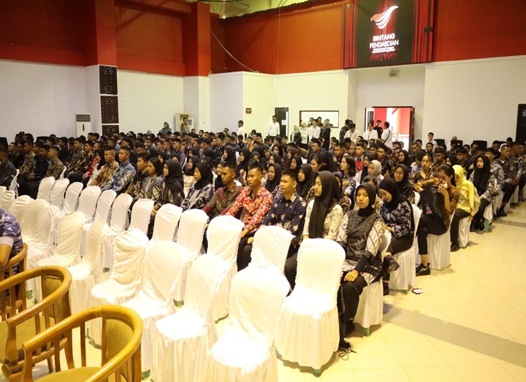 Ratusan peserta yang mengikuti Binlat Bintang Pengabdian. (Lingkar Kaltim/M. As'ari)