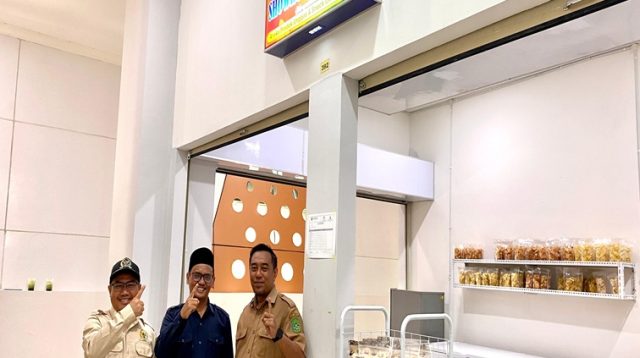 Anggota DPRD Kukar Muhammad Idham di tengah (kiki/Lingkarkaltim)