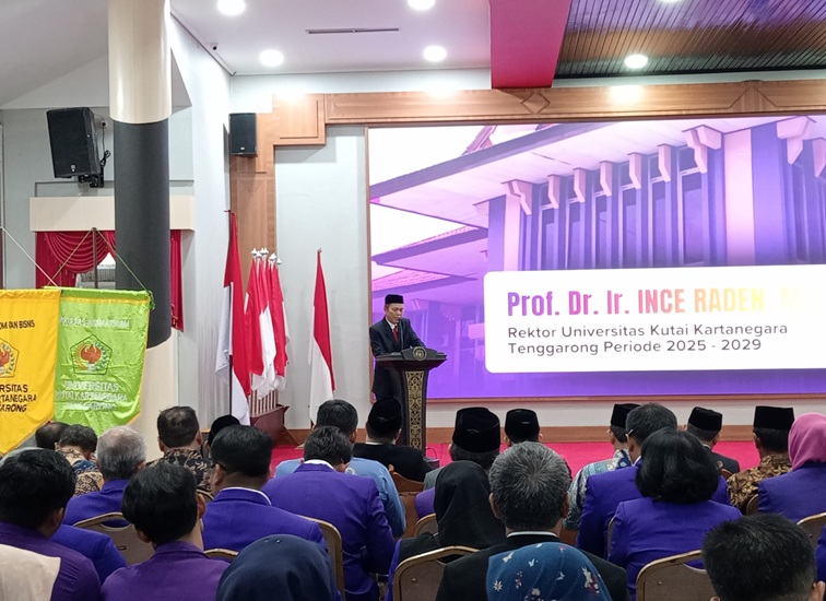 Rektor Unikarta Prof. Ince Raden. (Lingkar Kaltim/M. As'ari)