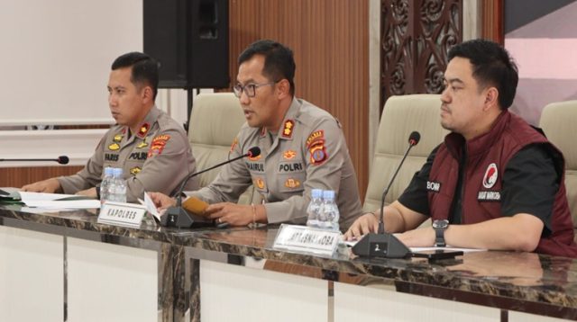 Kapolres Kukar AKBP Khairul Basyar bersama Wakapolres dan Kasatresnarkoba. (Lingkar Kaltim/M. As'ari)