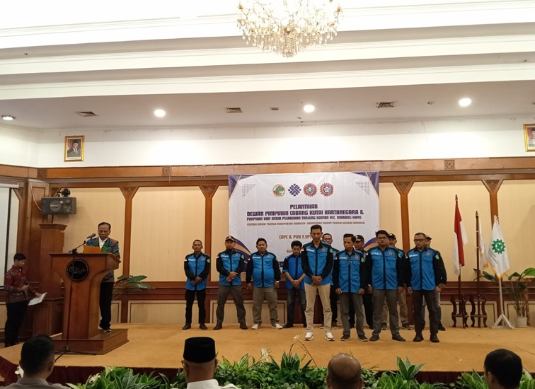 Pelantikan pengurus DPC FSPTI–KSPSI Kukar. (Lingkar Kaltim/M. As'ari)