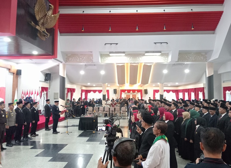 Pelantikan pejabat baru di lingkungan kerja Pemkab Kukar. (Lingkar Kaltim/M. As'ari)