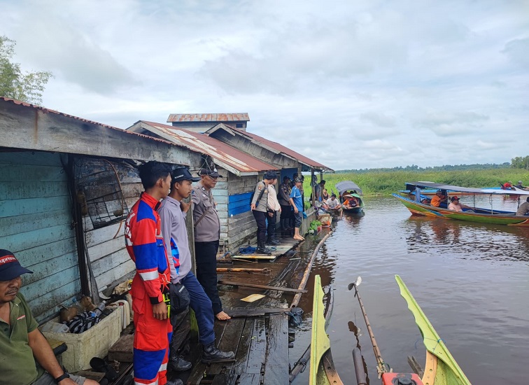 Proses pencarian oleh tim gabungan di sungai Sabintulung. (Dok, Polres Kukar)